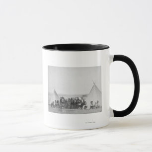 Miniconjou indier utanför Tipis fotograferar Mugg