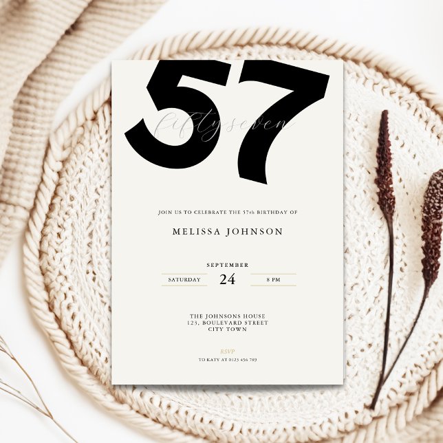 Minimal 57-års födelsedagsinbjudan - Fet typografi Inbjudningar (Minimal 57th birthday invitation with bold typography for man and woman in black and white)