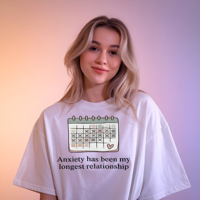 Minimal Anxiety Quote Calendar Graphic Tee (Skapare uppladdad)