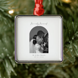Minimal Arch Photo Black och White Merrily Married Julgransprydnad Metall