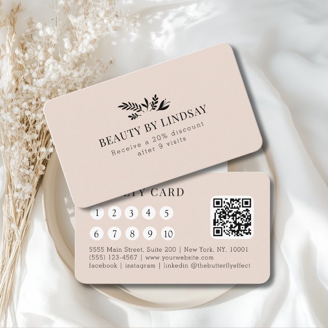Minimal Beige Botanical Salon QR-Code Loyalty Visitkort (Minimal Beige-Blush Botanical Salon QR-Code Loyalty Business Card)