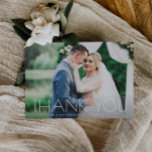 minimal bröllop-tack-kort vykort<br><div class="desc">En enkel vit textdesign med ett minimalt utseende och en vacker bild av bruden och trippen,  texten och färg kan vara personlig.</div>