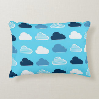 Minimal Clouds Pattern – Blue Sky Vibes Prydnadskudde