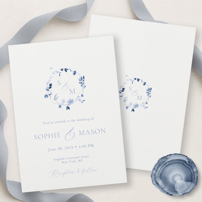 Minimal Dusty Blue Monogram Wreath Wedding  Inbjudningar (Skapare uppladdad)
