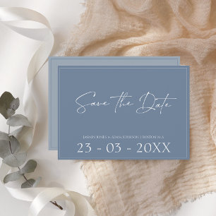 Minimal Dusty Blue Script Bröllop spara datum Datumet