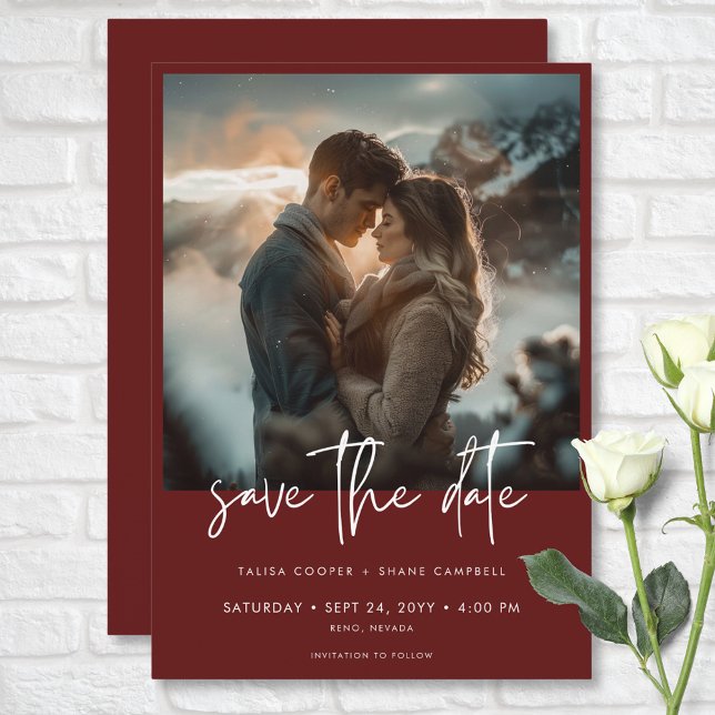 Minimal Dusty Burgundy Vin Modern Photo Bröllop Spara Datumet (Minimal Dusty Burgundy Wine Modern Photo Wedding Save The Date)