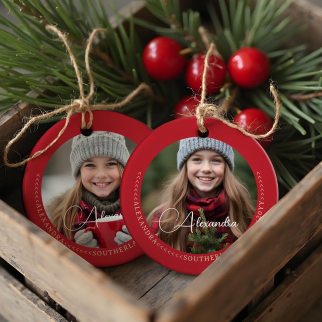 Minimal Elegant två fotokollage Keepsaké Red Julgransprydnad Keramik (Minimal Elegant Two Photo Collage Keepsake Red Ceramic Ornament)