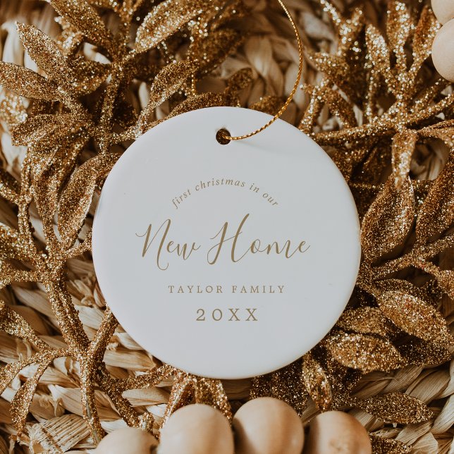 Minimal första jul i Guld i vårt nya hemfoto Julgransprydnad Keramik (Minimal Gold First Christmas In Our New Home Photo Ceramic Ornament)