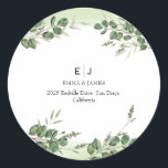 Minimal Greenery Monogram Round Sticker Runt Klistermärke<br><div class="desc">Add a touch of elegance to your wedding with this minimal greenery monogram round sticker. Perfect for sealing envelopes,  favor tags,  or decor accents. Designed with a chic botanical theme,  it complements any greenery wedding style. Personalize effortlessly for a sophisticated finish.</div>