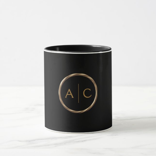 Minimal guldförgylld monogram på SVART Mugg (Center)