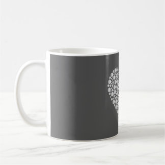 Minimal Heart Circles – White Gradient on Dark Kaffemugg
