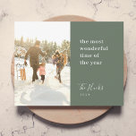 Minimal jul | Foto för modern Snyggt-familj Julkort<br><div class="desc">Ett modernt gratulationskort för foto i snyggt med ett modernt, minimalt typografiskt citat "årets mest underbara tid", parad med ett handskrivet typsnitt för din familj namn i vitt med en grönt i skogen med färg i en skandinavisk design i stil. Hälsning, namn, år och budskap kan enkelt anpassas för personlig...</div>