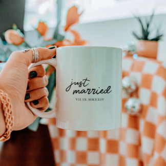 Minimal "Just Married" Script Romerska siffror Dat Kaffemugg