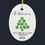 Minimal keramisk för Covid Julgran Personlig Julgransprydnad Keramik<br><div class="desc">Snyggt christmas covid träd dekoration,  med svart typsnitt,  över en klassisk vit bakgrund,  en kovid-virussymbol designad julgran,  med färgad fairy ljus,  använda den medföljande mallen eller ändra meddelandet till ett eget.</div>