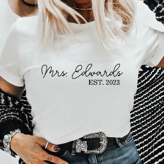 Minimal kursiv Fru Anpassningsbar Efternamn Bröllo T Shirt