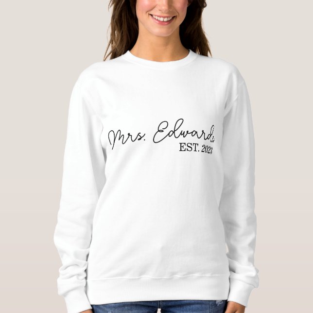 Minimal kursiv Fru Anpassningsbar Efternamn Bröllo T Shirt (Framsida)