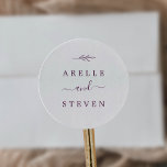 Minimal Löv | Kuvertförseglingar i växthus Bröllop Runt Klistermärke<br><div class="desc">Dessa minimala löv äggplantor i bröllop är perfekt för en boho bröllop. Utformningen har en enkel grey löv silhouette i en romantisk mörk lila färg med minimalistisk bohemisk trädgård stil. Anpassa märket med parets namn.</div>