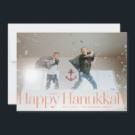 Minimal Lycklig Hanukkah Helgdag Photo Peach Julkort<br><div class="desc">Enkel lycklig hanukah i serif brev med år och familj namnteckning. Lägg till ett eget meddelande eller foton från extra på baksidan.</div>