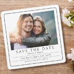 Minimal modern fotosvart vit spara datumet<br><div class="desc">Minimal Modern Photo Black White Save the Date har en enkel modern funktion för att spara datumet bröllop med ditt favoritfoto överst och texten "Save the Date" i modern, fetstilt typografi. Lägg till namn, plats i bröllop, datum i bröllop och ytterligare information, t.ex. "formell inbjudan att följa". Skapat av Evco...</div>