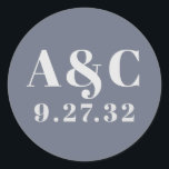 Minimal Modern Soft Grått Blue Lavender Typografi Runt Klistermärke<br><div class="desc">Inslag: ren och enkel typografi,  serif- och manif-roligt samt typsnitt för funky. Färg: grått,  blått,  lavendar,  grått-blue,  grått-lavendar. Teman: moderna,  minimalistiska,  rena,  enkla,  skandinaviska,  trendig,  unga,  roligt,  funky,  sofistikerade. Samling: Minimal Modern Soft Grått Blue Lavender Typography Bröllop Collection. Produkttyp: Initialer-etikett</div>