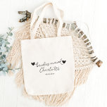 Minimal modern typografi Bröllop Bridesmaid Gift Tygkasse<br><div class="desc">Är du tittar för en söt brud gåva? Kolla in den här minimala moderna typografin Bröllop Bridesmaid Gift. Den har elegant-kalligrafi-skript med namn i din brud och bröllop-datum på den.</div>