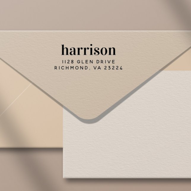 Minimal Modern Typography Namn Returadress Självfärgande Stämpel (Embrace the beauty of modern simplicity with this minimalist and sophisticated design)
