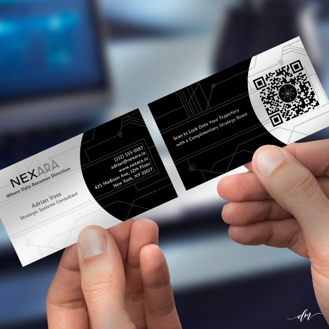 Minimal Networking Business Card Visitkort (Customizable business card showcasing seamless front-to-back design alignment for a cohesive, look.)