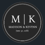 Minimal och Chic | Black Bröllop Monogram Classic Runt Klistermärke<br><div class="desc">Minimal och Chic | Svart Bröllop-monogram Klassisk cirkumflex, lägg märke till texten och skapa enkelt personligen Klassisk rund etikett. Klicka på REDIGERA om du vill ändra bakgrunden färg eller färg. Du kan ÖVERFÖRA DESIGN på andra Zazzle-produkter och justera den så att den passar de flesta Zazzle-objekt. StandardStudio-design görs i högupplöst...</div>