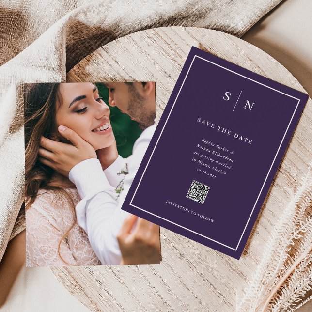 Minimal och Chic | Fotobaksida och QR-kod Bröllop Spara Datumet (A colorful yet classic purple save the date, with a scannable QR code and your photo on the back)