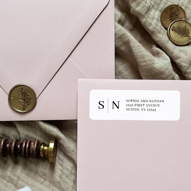 Minimal och Chic | Svart- och vitetikett Returadress Etikett (Modern and minimalist return address labels with your initials or monogram)