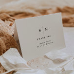 Minimal och Chic | Svartvit Bröllop Tack Kort<br><div class="desc">Den här eleganten,  det moderna bröllop-tack du-kortet har en enkel svart och vit textdesign som utesluter minimalistiskt stil. Lägg till initialer eller monogram för att göra dem helt egna.</div>