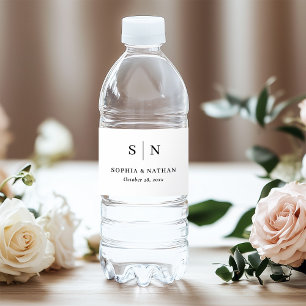 Minimal och Chic Svartvit Monogram Bröllop Vattenflaskor Etikett