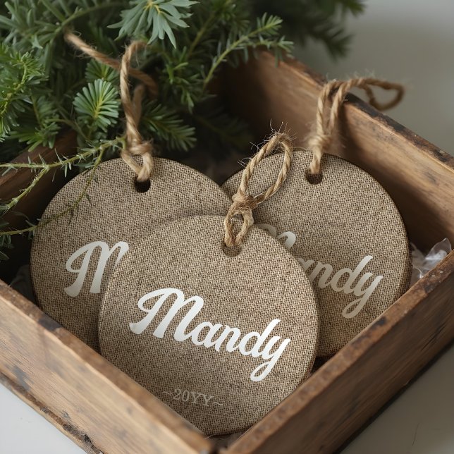 Minimal Personlig för jordgubbsbrott i Rustic Farm Julgransprydnad Keramik (Minimal Rustic Farmhouse Burlap Personalized Ceramic Ornament)
