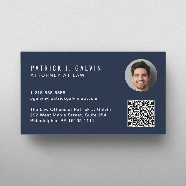 Minimal Professionell QR-kod Fotoblått Visitkort (Capture attention, make connections, and leave a lasting impression with our modern QR business card)