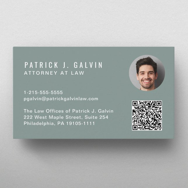 Minimal Professionell QR-kodsfoto-Grönt Visitkort (Capture attention, make connections, and leave a lasting impression with our modern QR business card)