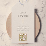 Minimal ren enkel modern QR-kod Guld och Cream Presentetikett<br><div class="desc">Ett minimalistiskt lodrät i ett enkelt stil med färg och QR-kod för guld. Länken text och QR-kod kan enkelt anpassas för en design som är lika unik som ditt småföretag!</div>