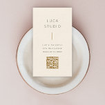 Minimal ren enkel modern QR-kod Guld och Cream Visitkort<br><div class="desc">Ett minimalistiskt lodrät i ett enkelt stil med färg och QR-kod för guld. Länken text och QR-kod kan enkelt anpassas för en design som är lika unik som ditt småföretag!</div>