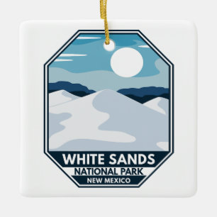 Minimal Retro Emblem för vit sandnationalpark Julgransprydnad Keramik