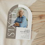Minimal SIXTY Båge Foto 60-årsdag Inbjudningar<br><div class="desc">Följ med oss när vi firar de stora SIXTY med vår minimala 60-års inbjudan! Med en fantastisk båge fotografi av födelsedagsstjärnan,  mot en sofistikerad cappuccino sidostripe och accentuerad med elegant vit "sixty"-bokstav. Vår anpassningsbara festmall gör det enkelt att lägga till din egen personliga touch.</div>