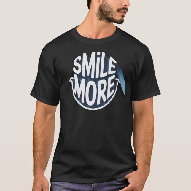 Minimal Smile Face Typography – "Smile More" Desig T Shirt (Framsida)