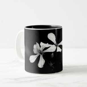 minimal svart och vit blom- Två-Tonad mugg