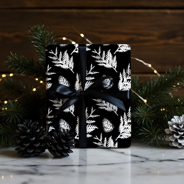Minimal svart och vit fällbar ceder Löv Pinecone Presentpapper (Minimal Black & White Festive Cedar Leaf Pinecone Wrapping Paper)