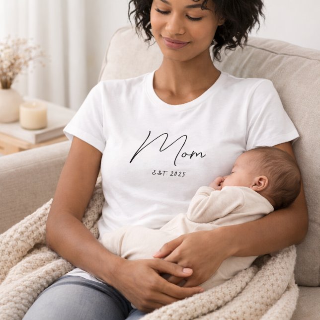 Minimal Svart Skript Etablerad Mamma T-Shirt (Skapare uppladdad)