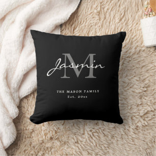 Minimal Svart Vit Familj Monogram Elegant Skrift Kudde