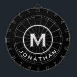 Minimal svart vit klassisk monogram Namn Darttavla<br><div class="desc">Modern svart kartong med klassisk blocktypografi inledande och namn i vitt. Anpassa till namn och börja med.</div>