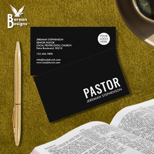 Minimal Svart Vitt Logotyp QR-kod PASTOR Visitkort (Stylish PASTOR business card in black and white with customizable QR code and logo.)