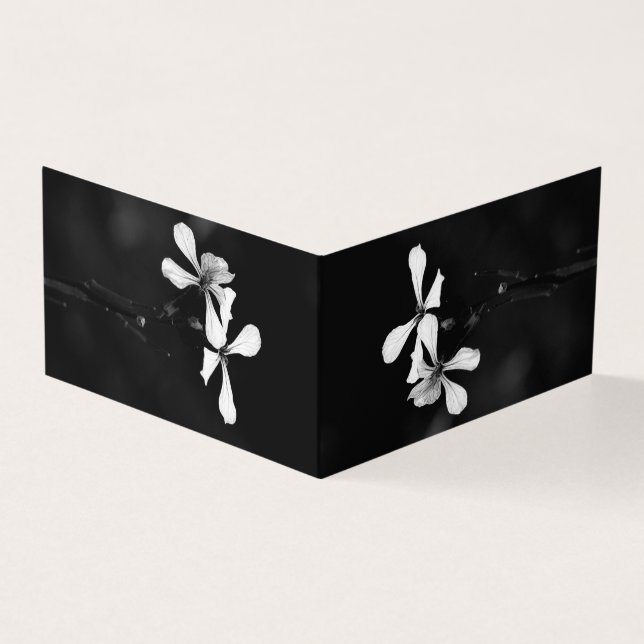 minimal svartvit blommigt kort (Utsida)