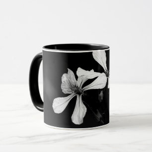 minimal svartvit blommigt mugg