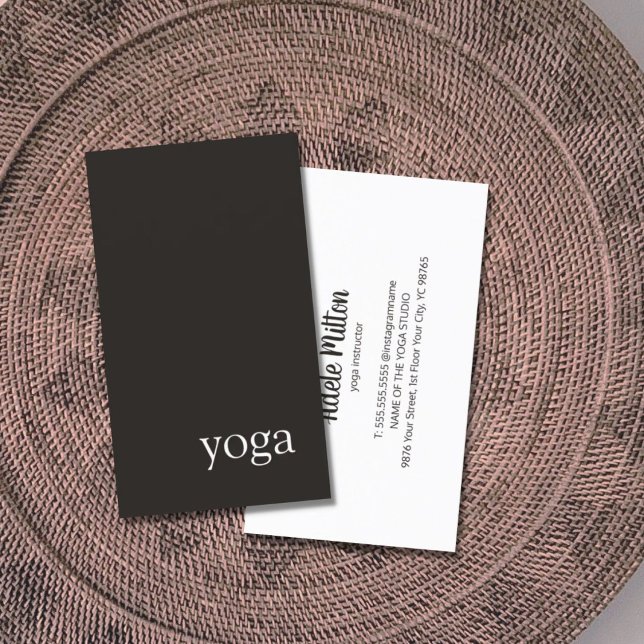 Minimal svartvit Yoga-instruktor för Elegant Visitkort (Skapare uppladdad)
