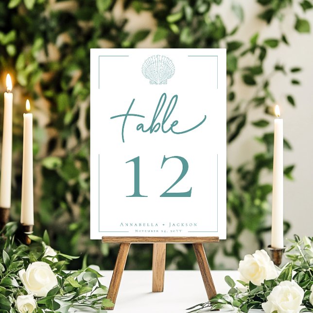 Minimal typografi Aqua & White Seashell Bröllop Bordsnummer (Minimal Typography Aqua & White Seashell Wedding Table Number Card)
